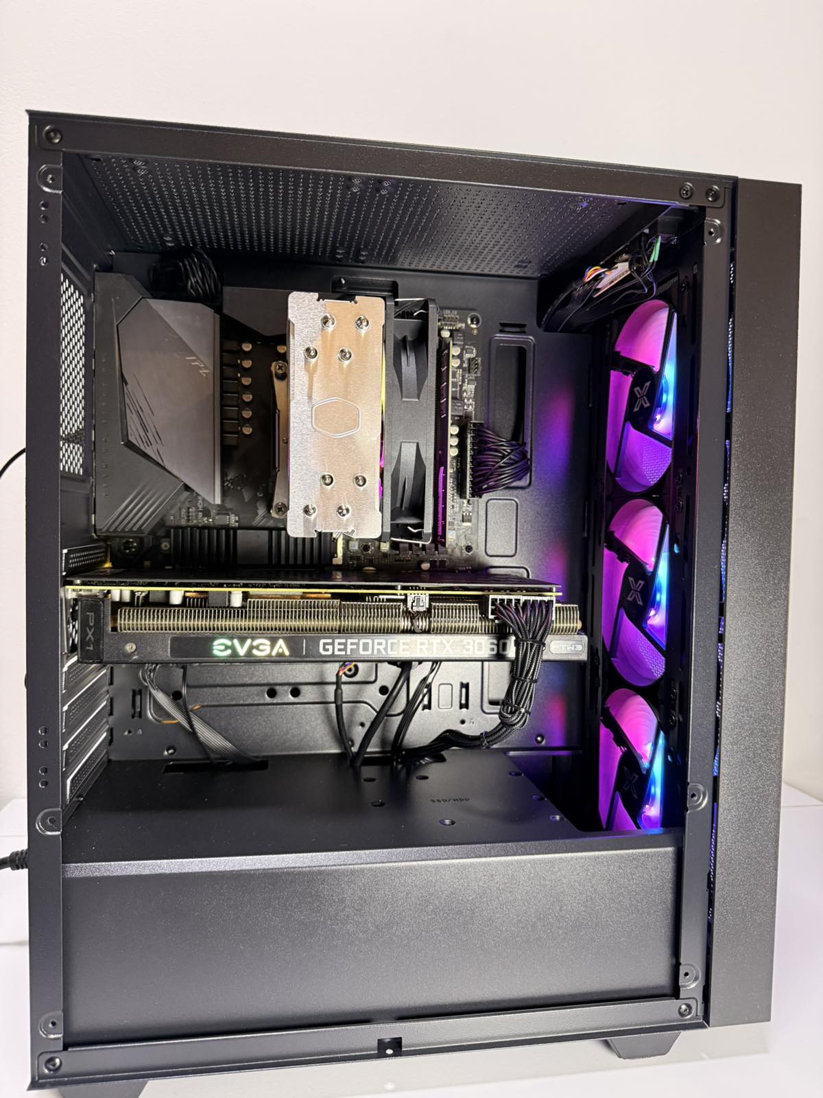 Продавам Gaming Конфигурации Ryzen 5 5600X + RTX 3060TI EVGA FTW3