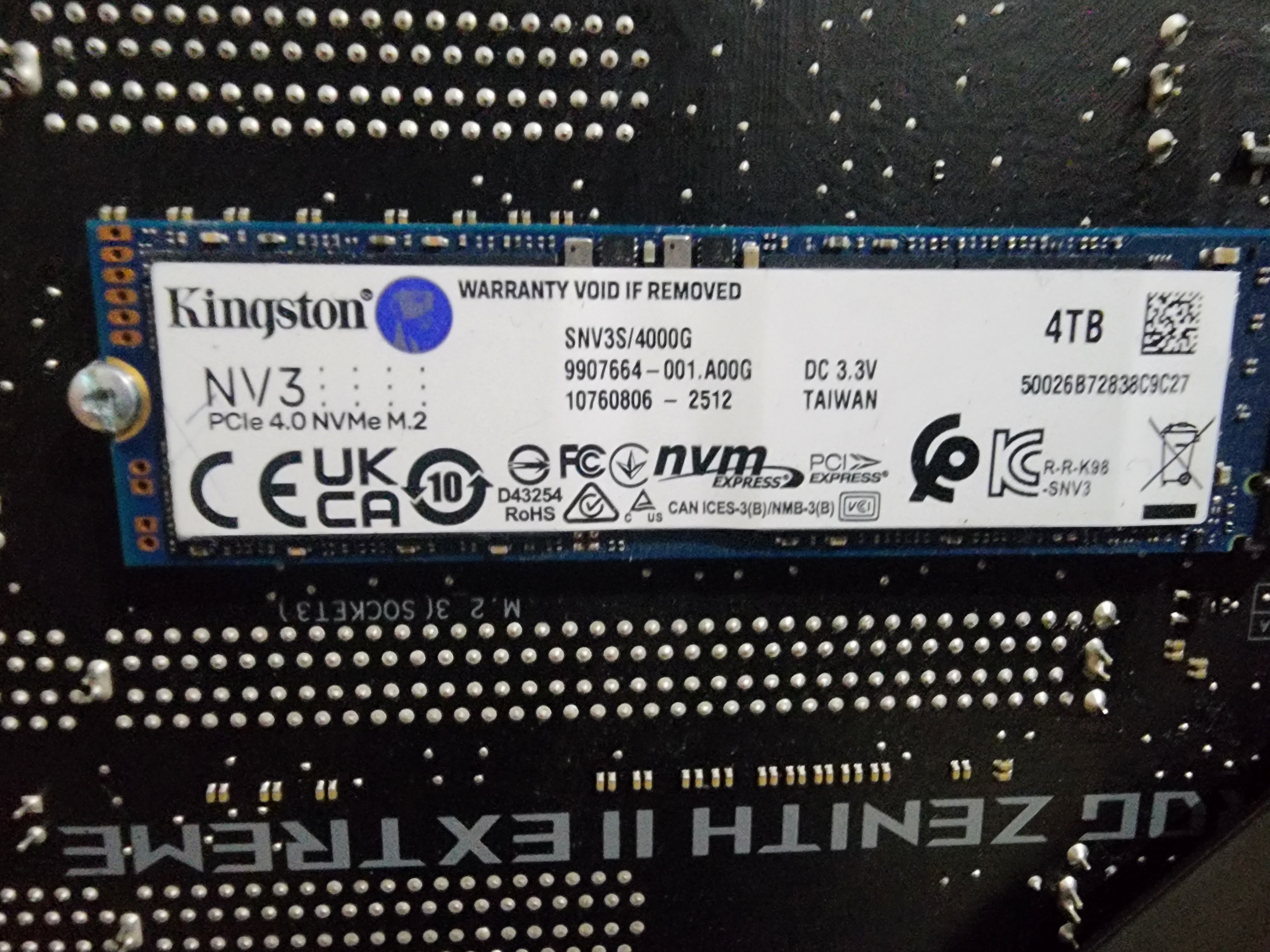 Se prodava NVME Kingston 4TB