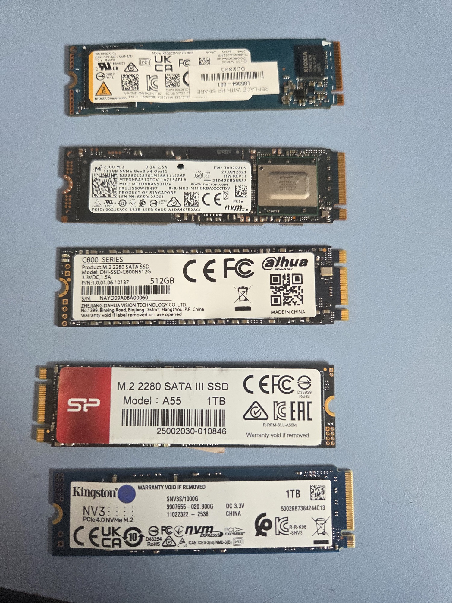 Различни модели NVMe дискови со капацитет 512GB и 1TB