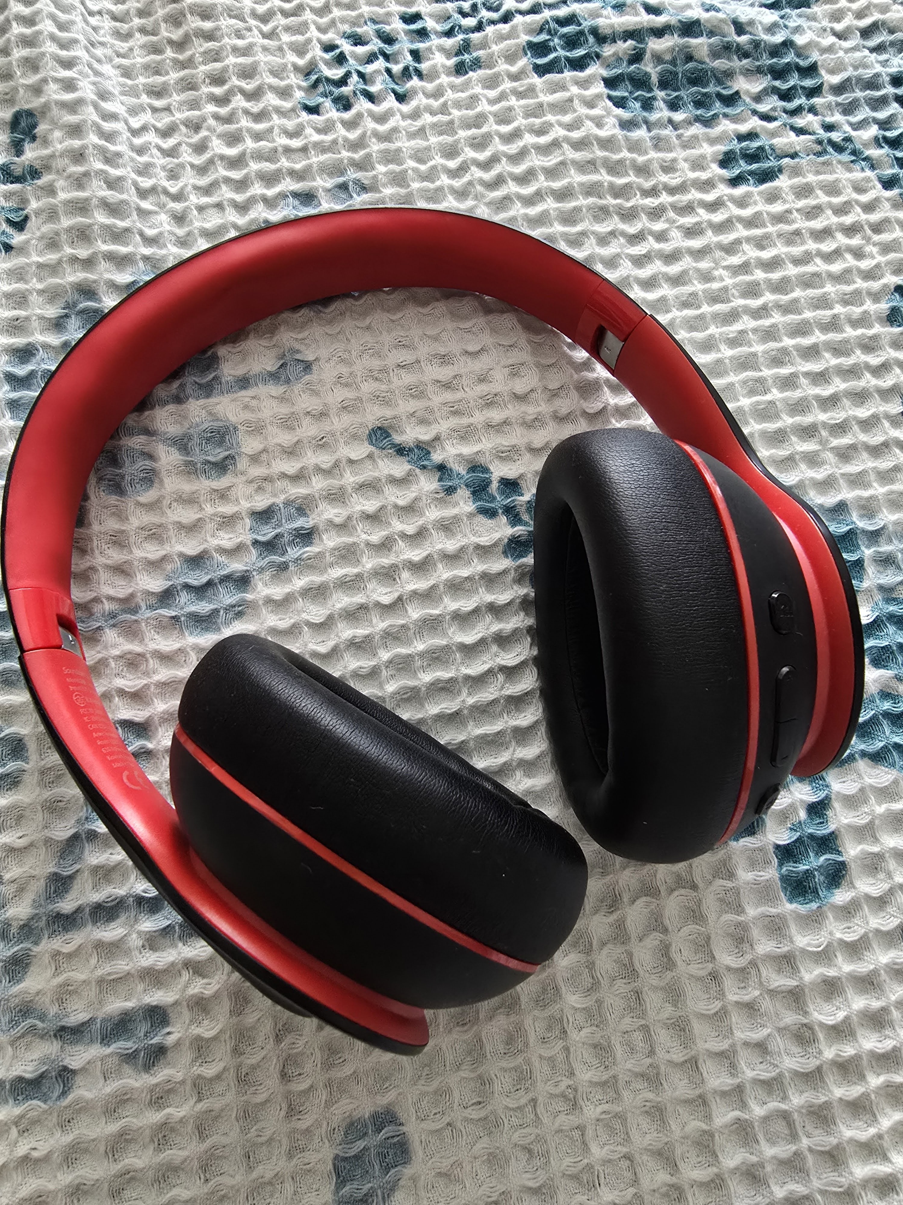 Се продаваат слушалки Soundcore Life Q10