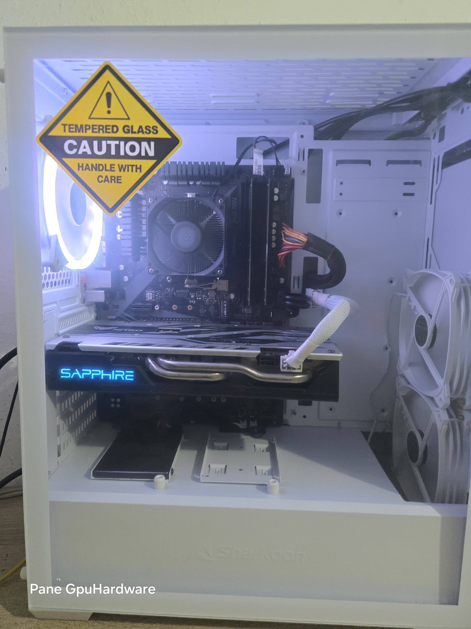 PC: Ryzen 3100, DDR4 16gb ram, 500gb SSD, GPU 570 8gb