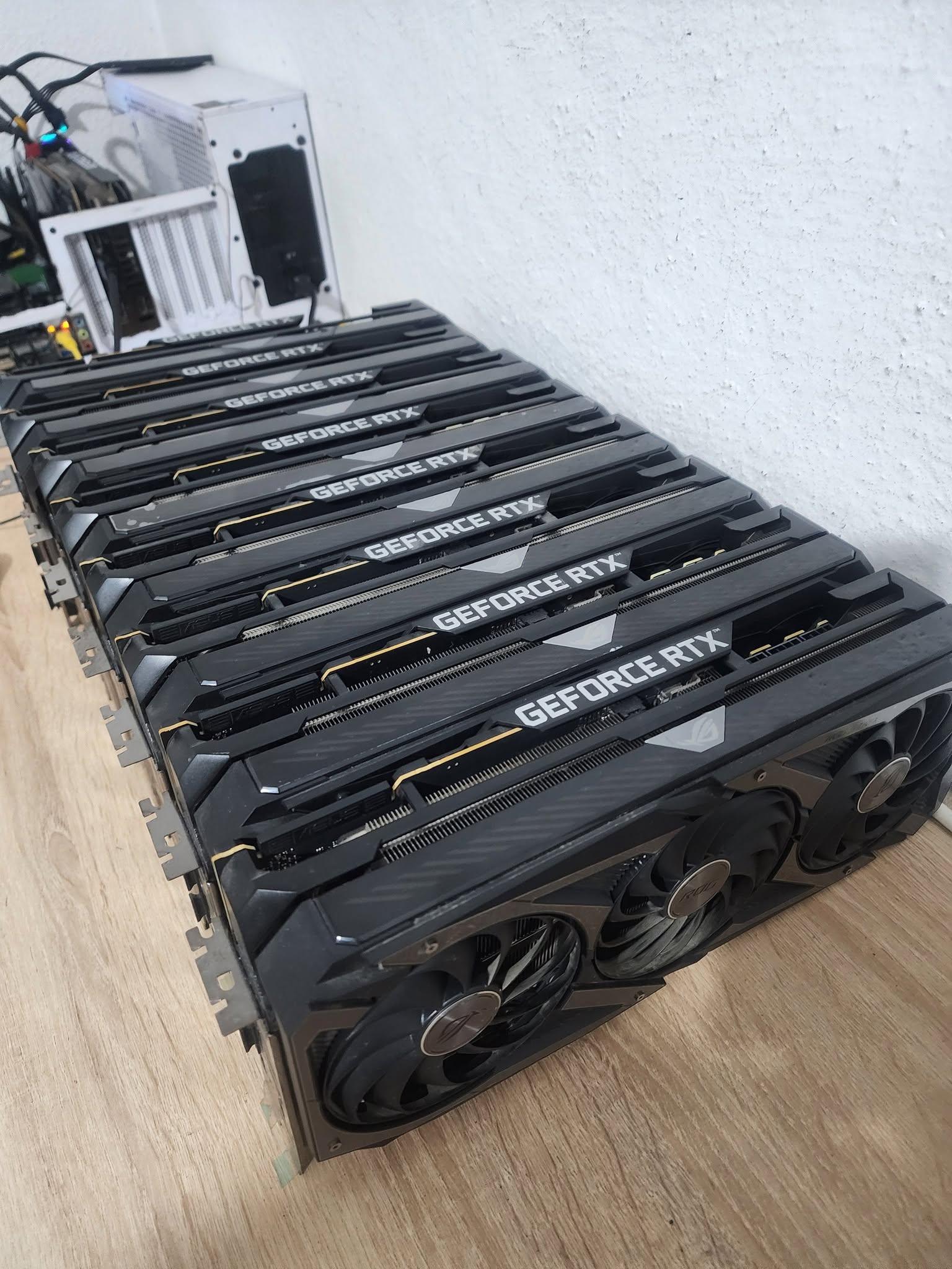 Se prodavaat Asus Strix 3090 24gb.