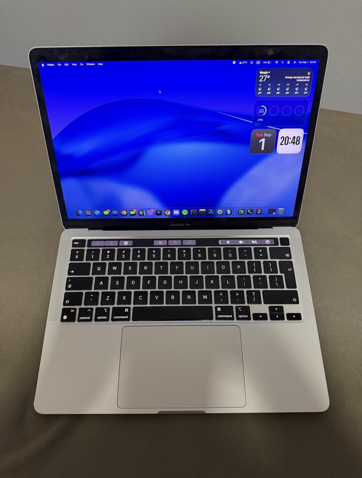 PRODAVAM MACBOOK PRO M1 TOUCHBAR