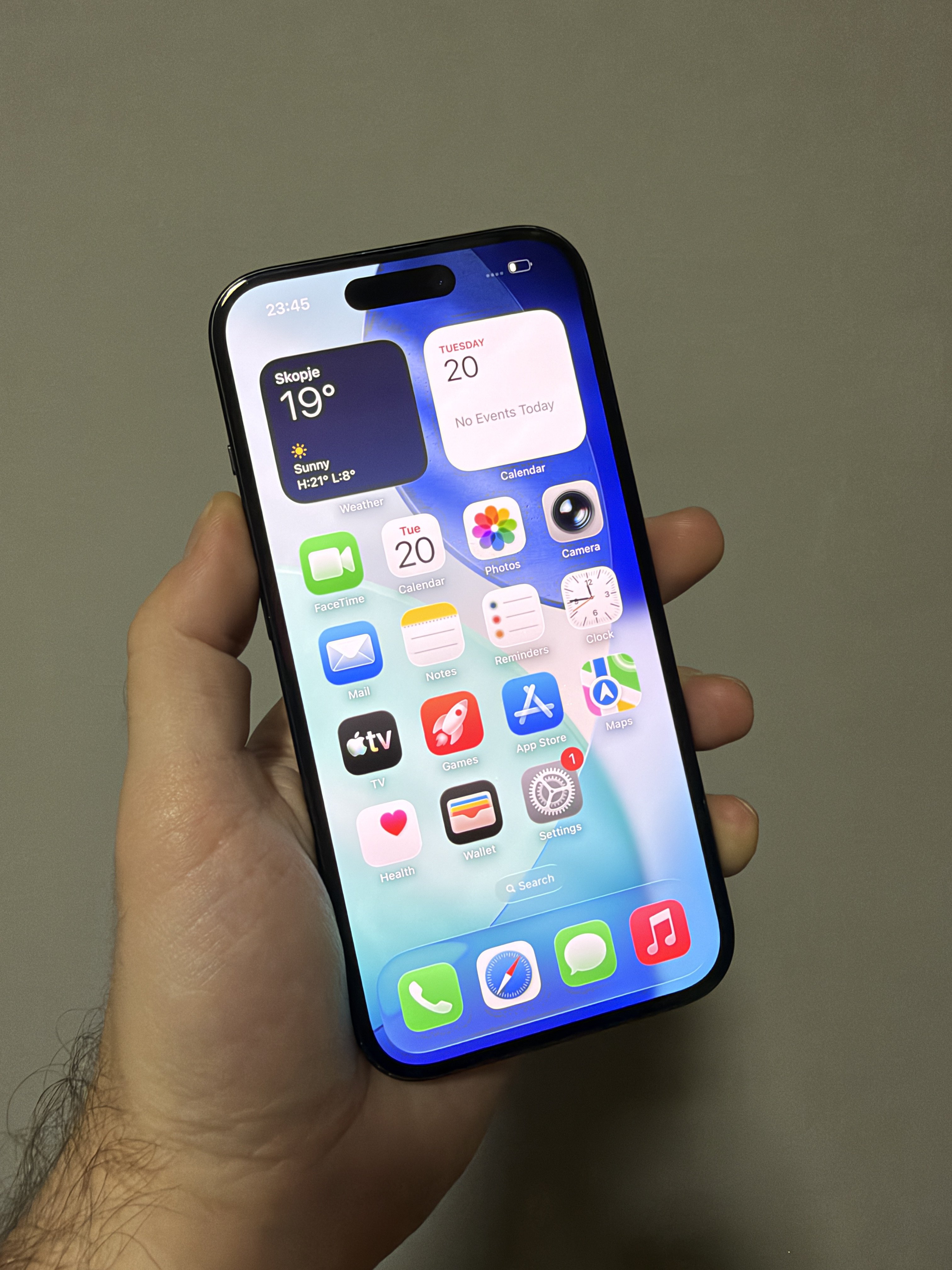 PRODAVAM IPHONE 15 128GB