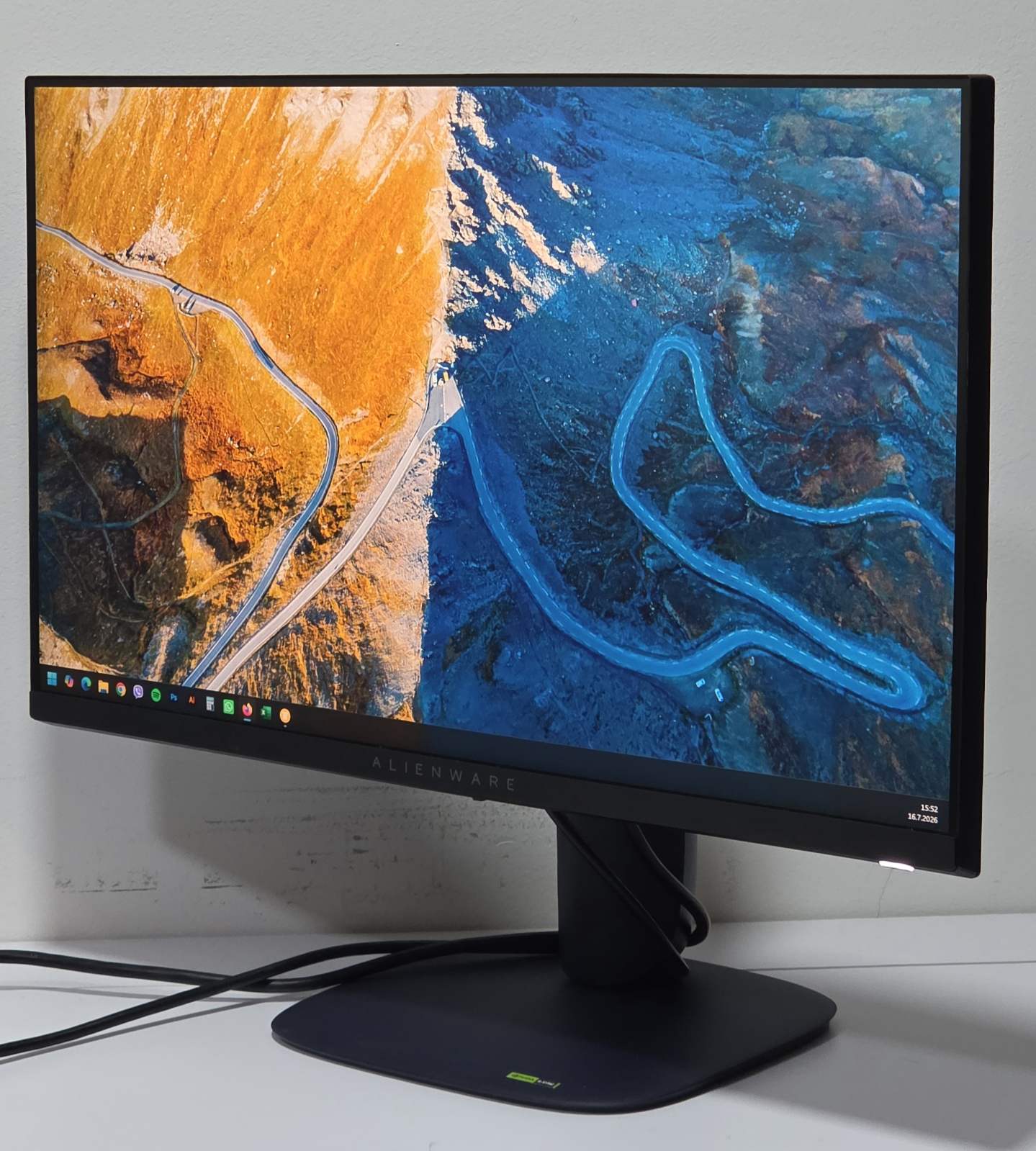 Продавам половен Gaming монитор DELL Alienware AW2525HM 320 Hz