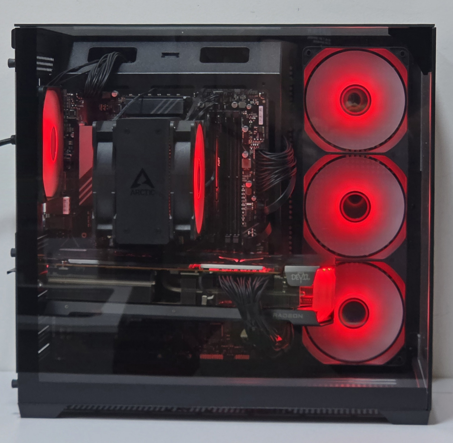 Продавам Gaming конфигурација Ryzen 5 7500X 3D + RX 6800 XT Ultimate 16 GB