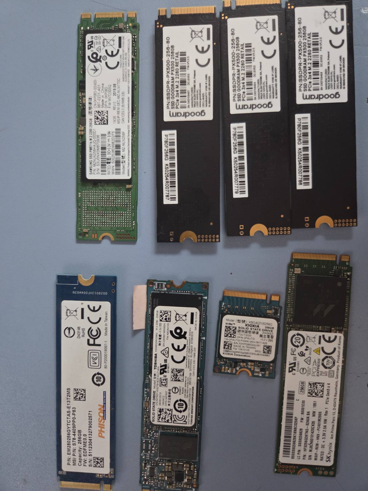 Различни модели NVMe дискови со капацитет 256GB