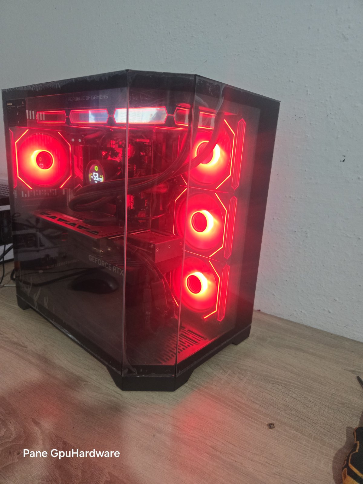 Се продава ПЦ: Ryzen 7800x3d,RTX4080S 16gb, 32gb DDR5 ram, 500GBNVME
