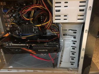 lack-of-cable-managment-v0-ix852h06h8sb1.jpg