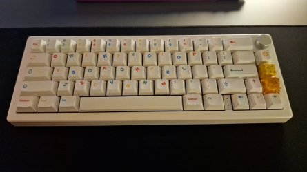 Продавам keycap сетови + switches