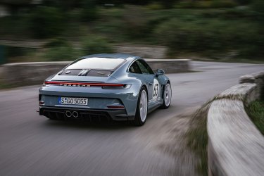 porsche-911st.jpg