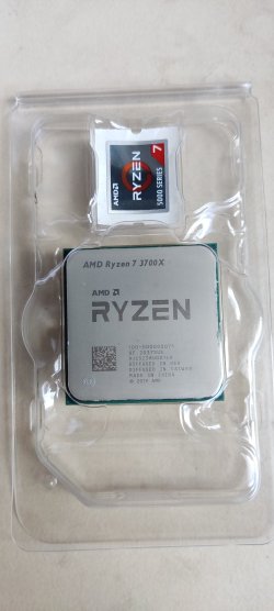 Продавам Ryzen 3700X