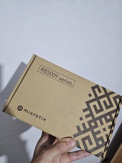 Продавам MikroTik RB5009UPr+S+IN