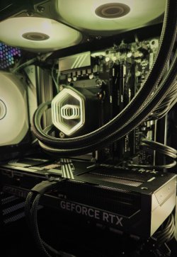 Продавам нови  Gaming Конфигурации Ryzen 7 7800X 3D + RTX 5070 12GB
