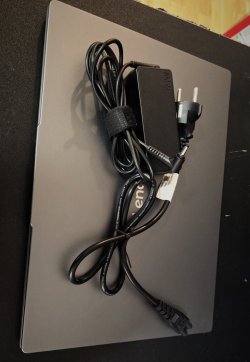 Продавам лаптоп Lenovo IdeaPad Slim 3 15IRH10 со 35 месеци преостаната гаранција.