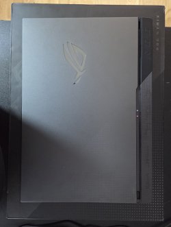 Продавам лаптоп ASUS ROG Strix G17 G713