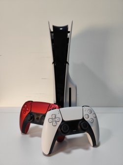 Продавам половен PlayStation 5 1TB Disk Еdition со 2 контролери
