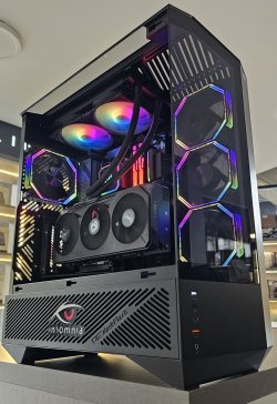 Insomnia Shadow Knight: B650, Ryzen 7 7800X3D, 32GB DDR5-6000, 9070XT 16GB, 1TB Gen. 4