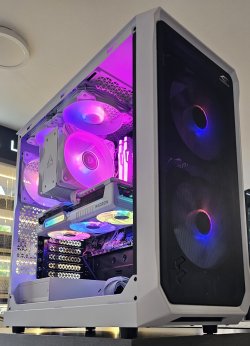 Insomnia Arctic Horizon Lite: B650, Ryzen 5 7500X3D, 32GB DDR5-6000, RX 9060XT 16GB, 1TB