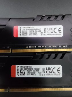 Se prodavaat ddr4 16gb ram memori.