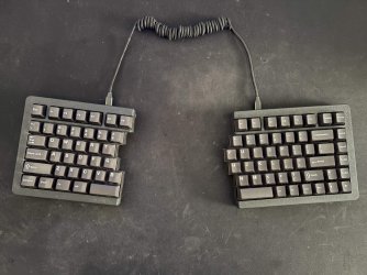 Keebio Sinc rev.4 + FR4 plates + Leobog Barbies + Aifei WOB keycap set