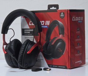Продавам половни Gaming слушалки HyperX Cloud III Wireless